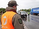 Milizsoldaten im Assistenzeinsatz an der Grenze. (Bild öffnet sich in einem neuen Fenster)