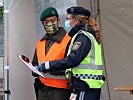 Der Dienst erfolgt grundsätzlich zusammen mit der Polizei. (Bild öffnet sich in einem neuen Fenster)