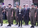 Ministerin Tanner, General Brieger und Generalmajor Hameseder, r. (Bild öffnet sich in einem neuen Fenster)