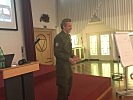 Hauptmann P. führte durch das Programm. (Bild &ouml;ffnet sich in einem neuen Fenster)