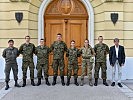 Gruppenfoto mit den Kursteilnehmern vor der Akademie. (Bild öffnet sich in einem neuen Fenster)