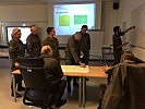 Gemeinsame Bearbeitung der Aufgabenstellungen in der Gruppe. (Bild öffnet sich in einem neuen Fenster)