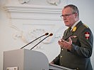 Brigadier Segur-Cabanac präsentiert seinen Werdegang. (Bild öffnet sich in einem neuen Fenster)