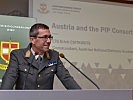 Generalleutnant Erich Csitkovits begrüßt die Delegation. (Bild öffnet sich in einem neuen Fenster)