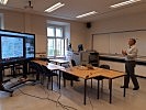 Ein Vortragender beim "Distance-Learning". (Bild öffnet sich in einem neuen Fenster)