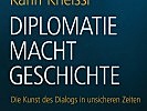 Karin Kneissl stellt ihr neues Buch vor. (Bild öffnet sich in einem neuen Fenster)