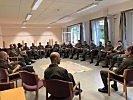 Militärwissenschaftliche Fragestellungen werden gemeinsam diskutiert. (Bild öffnet sich in einem neuen Fenster)