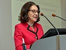 Claudia Fräss-Ehrfeld bei ihren Ausführungen. (Bild öffnet sich in einem neuen Fenster)