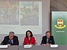 Ein Blick auf das Podium. (Bild öffnet sich in einem neuen Fenster)