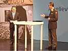Ingo Bleier im Gespräch mit Generalleutnant Erich Csitkovits. (Bild öffnet sich in einem neuen Fenster)