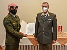 Generalleutnant Csitkovits überreichte das Zeugnis. (Bild öffnet sich in einem neuen Fenster)
