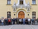 Die Teilnehmer des Symposiums. (Bild öffnet sich in einem neuen Fenster)
