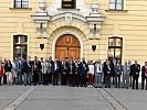 Die Teilnehmer des Symposiums. (Bild öffnet sich in einem neuen Fenster)