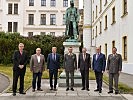 Gruppenfoto mit ehemaligen Mitarbeitern der Akademie. (Bild öffnet sich in einem neuen Fenster)