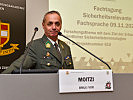Oberst Peter Moitzi sprach über Terminologiearbeit. (Bild öffnet sich in einem neuen Fenster)