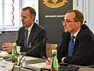 Generalsekretär Kammel, r. und Direktor Lindström. (Bild öffnet sich in einem neuen Fenster)
