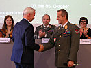 Brigadier Wörgötter dankt Mario Ortner. (Bild öffnet sich in einem neuen Fenster)