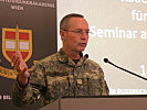 General Striedinger bei seinen Ausführungen. (Bild öffnet sich in einem neuen Fenster)