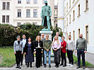 Gruppenbild der Teilnehmerinnen und Teilnehmer am Sprachmittlungsworkshop. (Bild öffnet sich in einem neuen Fenster)