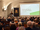 Claudia F. Brühwiler, von der Universität St. Gallen, bei ihrem Vortrag. (Bild öffnet sich in einem neuen Fenster)