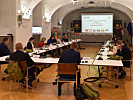 Die Teilnehmer im Plenum in der "Sala Terrena". (Bild öffnet sich in einem neuen Fenster)