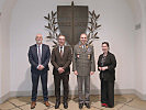 Die Besucher an der Landesverteidigungsakademie.