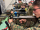 Die Teilnehmer bei einer Schießübung. (Bild &ouml;ffnet sich in einem neuen Fenster)