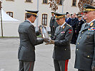 Die Übergabe der Akademie-Insignie an den Generalstabschef. (Bild &ouml;ffnet sich in einem neuen Fenster)