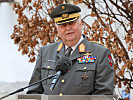 Generalmajor Friedrich Schrötter spricht zu den Festgästen. (Bild &ouml;ffnet sich in einem neuen Fenster)