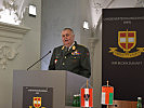 Generalmajor Friedrich Schrötter informiert über die Akademie. (Bild &ouml;ffnet sich in einem neuen Fenster)