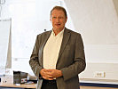 Gunther Hauser bei seinem Vortrag. (Bild &ouml;ffnet sich in einem neuen Fenster)