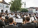 Hunderte Besucher lauschten den Klängen der Militärmusik.