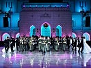 Auftritt der Gardemusik und der Walzerformation vor dem Royal Opera House.