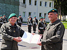Brigadier Anton Waldner bedankt sich für den Einsatz Herzogs.