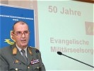 Moderiert von Brigadier Peter Klocko wird im ersten Teil des Festaktes... (Bild öffnet sich in einem neuen Fenster)