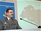 Im zweiten Teil des Festaktes präsentiert Militärsenior DDr. Trauner... (Bild öffnet sich in einem neuen Fenster)