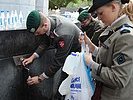 Begehrtes Souvenir: Wasser aus der Lourdesquelle. (Bild öffnet sich in einem neuen Fenster)