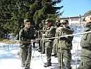 Auch in Seil- und Knotenlehre werden die Milizsoldaten unterrichtet. (Bild öffnet sich in einem neuen Fenster)