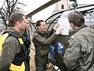 Lageeinweisung durch Pilot Oberleutnant Urf. (Bild öffnet sich in einem neuen Fenster)