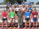 Die drei bestplatzierten Mannschaften mit Generalmajor Winkelmayer. (Bild öffnet sich in einem neuen Fenster)