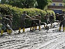 Rieder Soldaten machen die Straßen in Schärding wieder befahrbar. (Bild öffnet sich in einem neuen Fenster)