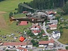 Die "Alouette" III transportiert einen Löschtank. (Bild öffnet sich in einem neuen Fenster)