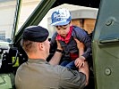 Große Autos für große und kleine Männer. (Bild öffnet sich in einem neuen Fenster)