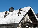 Im Almtal räumen die Soldaten 137 Dächer. (Bild öffnet sich in einem neuen Fenster)