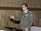 Musikmeister Erich Perner schwingt den Taktstock. (Bild öffnet sich in einem neuen Fenster)