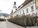 Die angetretene Truppe auf dem Hauptplatz in Leoben. (Bild öffnet sich in einem neuen Fenster)