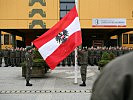 Die Bundesdienstflagge wird gehisst. (Bild öffnet sich in einem neuen Fenster)