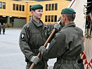 Brigadier Starlinger, l., übergibt das Kommando... (Bild öffnet sich in einem neuen Fenster)