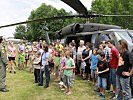 Auch der "Black Hawk" interessiert die Besucher. (Bild öffnet sich in einem neuen Fenster)