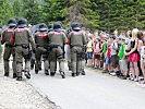 Crowd and Riot Control. (Bild öffnet sich in einem neuen Fenster)